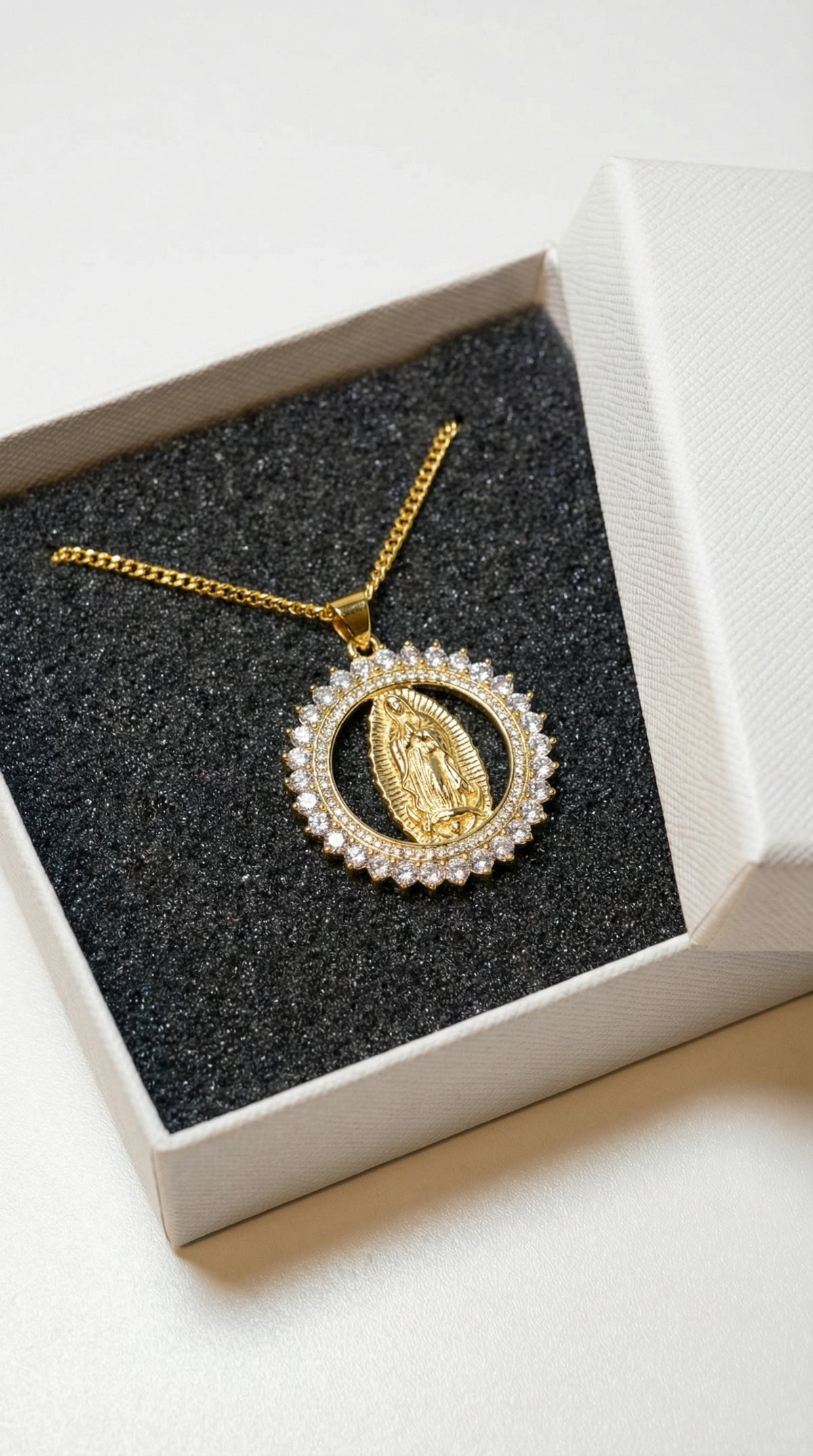 Pendentif collier religieuse