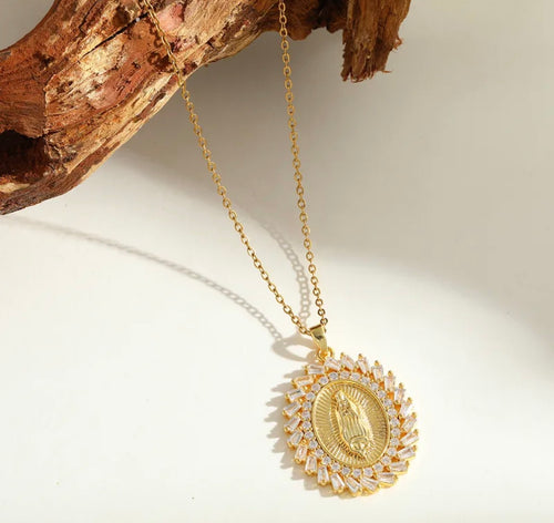 Sacred Medallion Necklace – Vierge marie